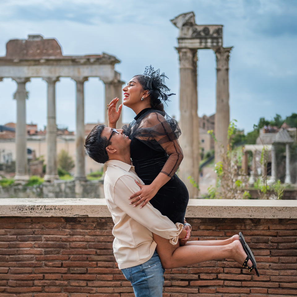 Romantic Couple Photo Tour in Rome