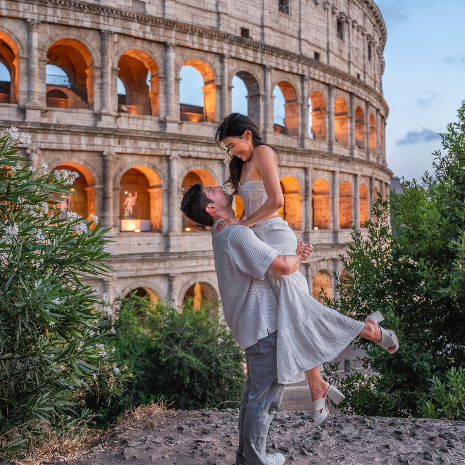 Romantic Couple Photo Tour in Rome