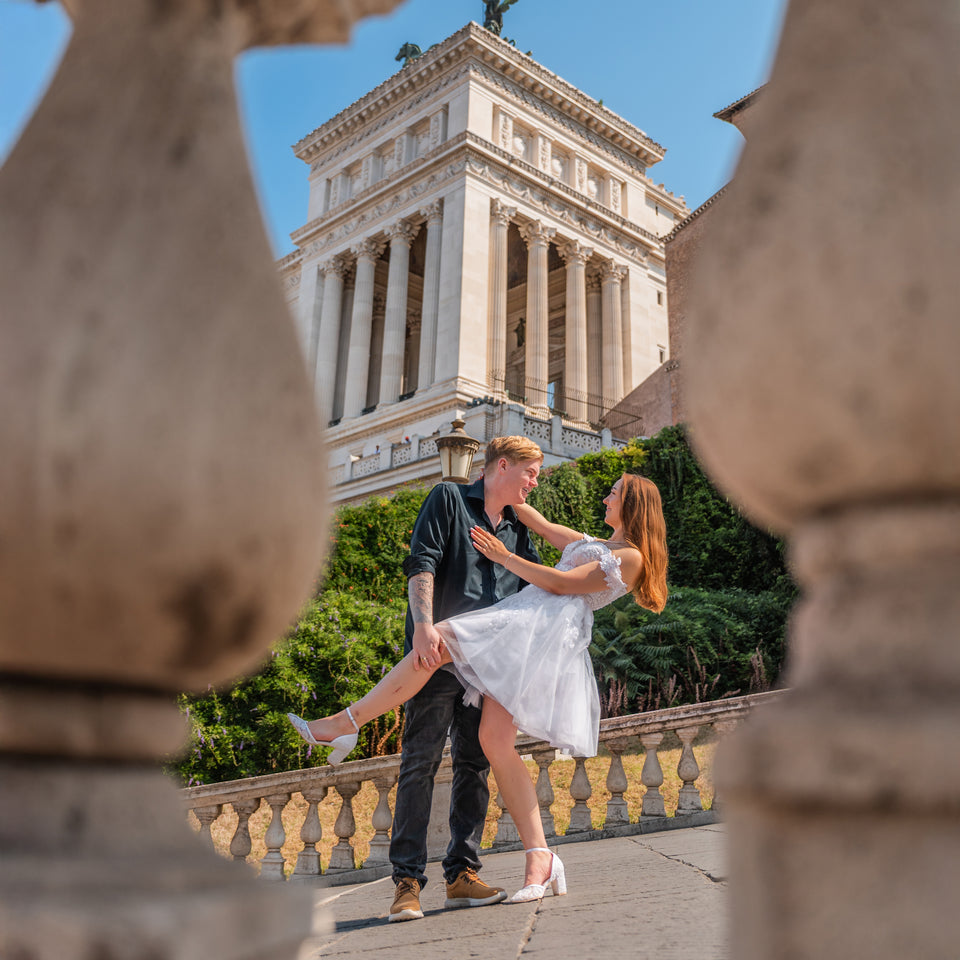Romantic Couple Photo Tour in Rome