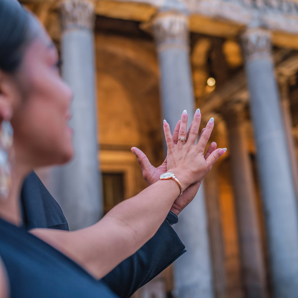 Romantic Couple Photo Tour in Rome