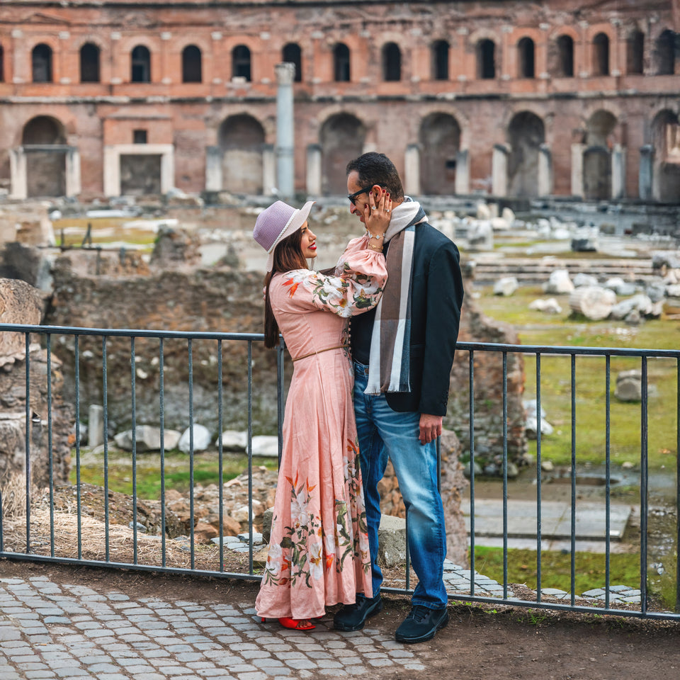 Romantic Couple Photo Tour in Rome